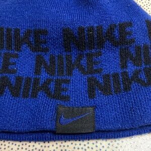 Nike boys  hat blue black in good condition